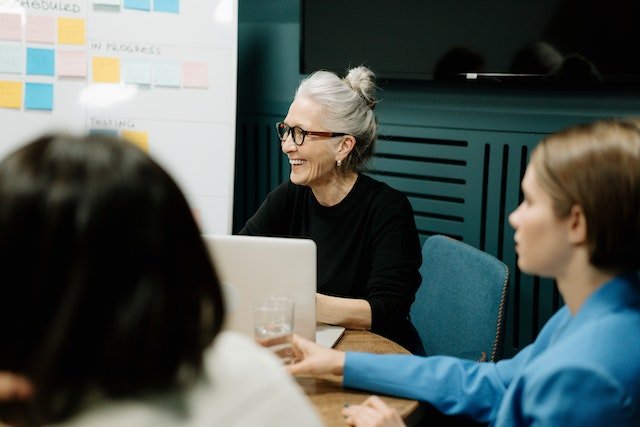 Generaciones en el trabajo y el aporte de los baby boomers